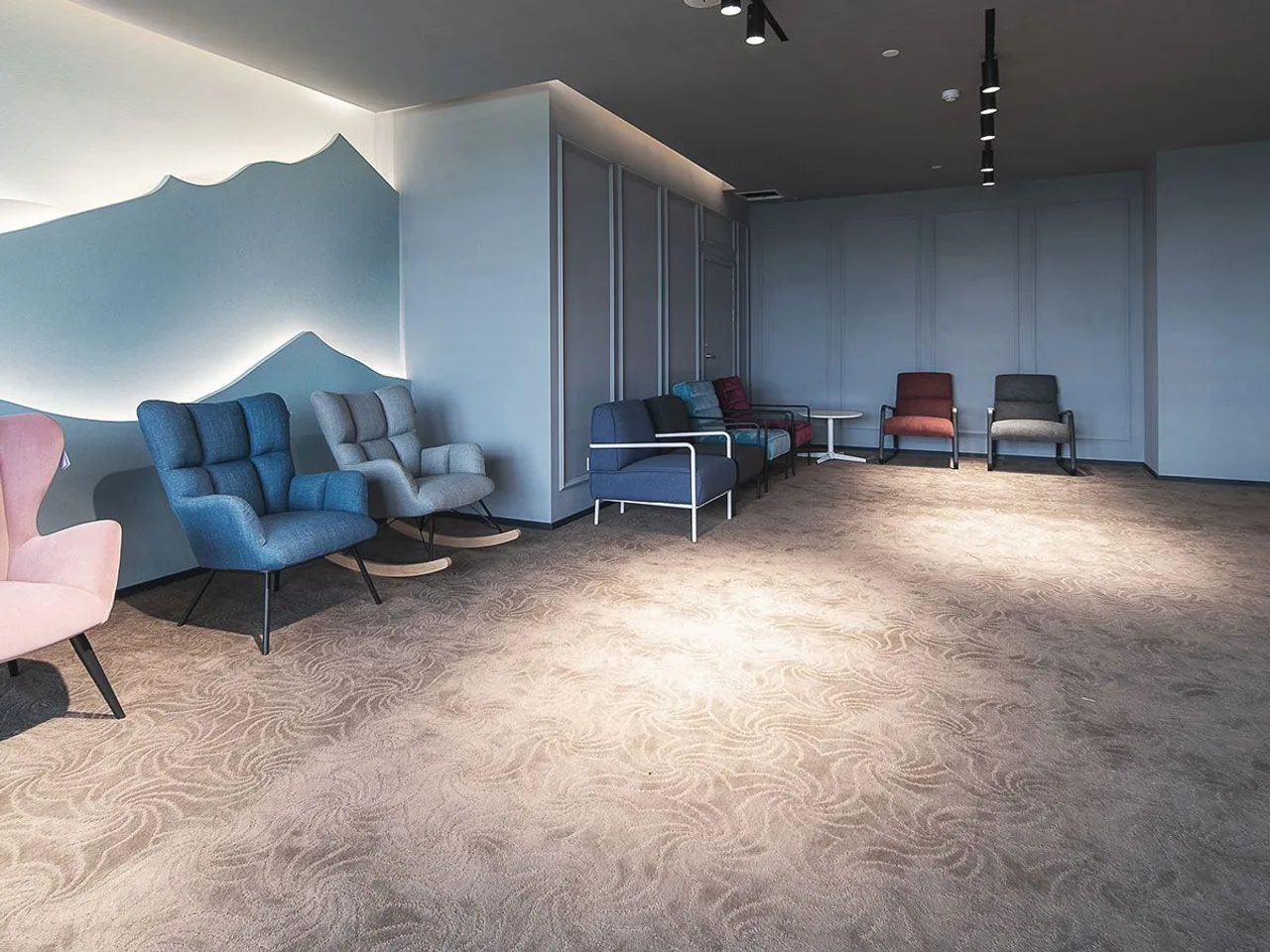 Lounge chairs with hang tags in the LIANFENG showroom of Anji Fuhe Furniture